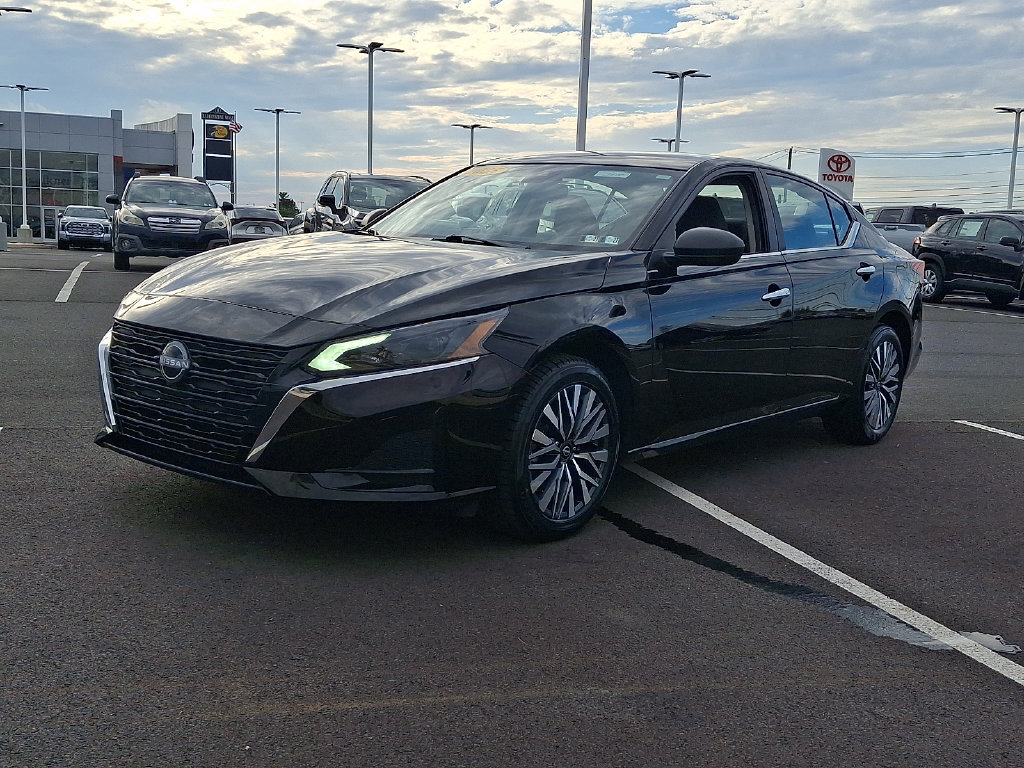 Used 2025 Nissan Altima 2.5 SV AWD/4WD image 3