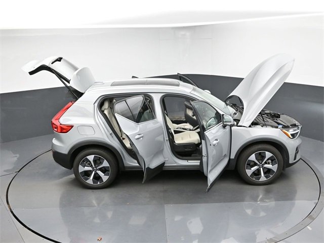 Used 2024 Volvo XC40 B5 Plus image 47