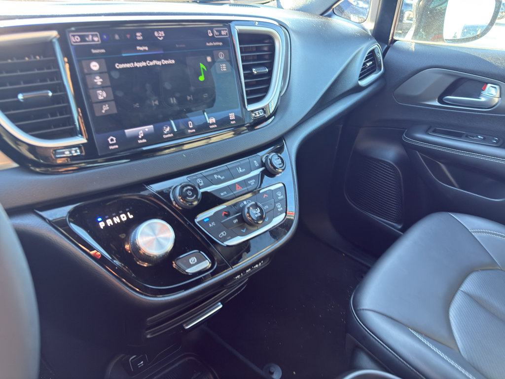 Used 2025 Chrysler Pacifica Select FWD image 20