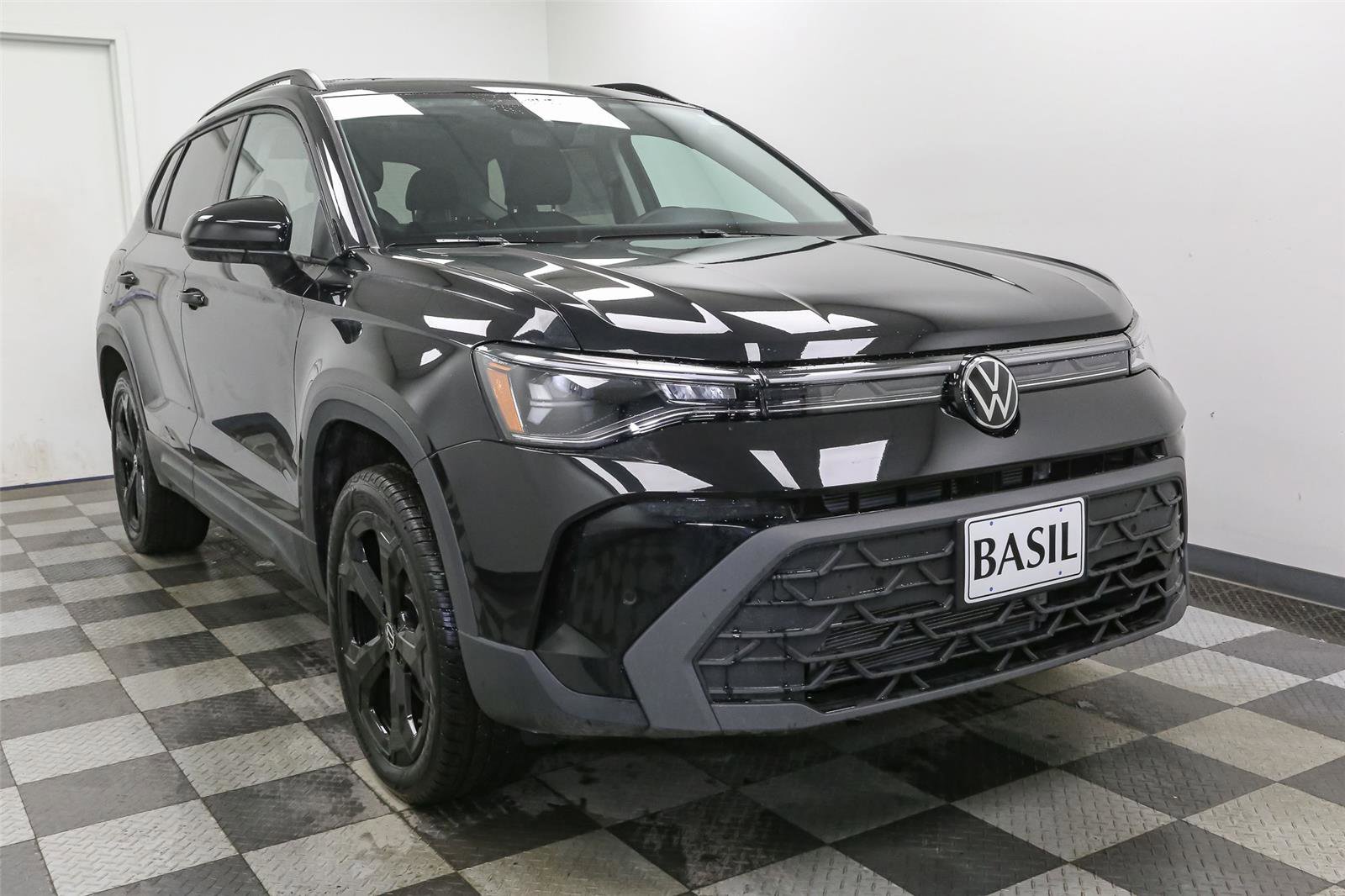 New 2025 Volkswagen Taos SE image 2