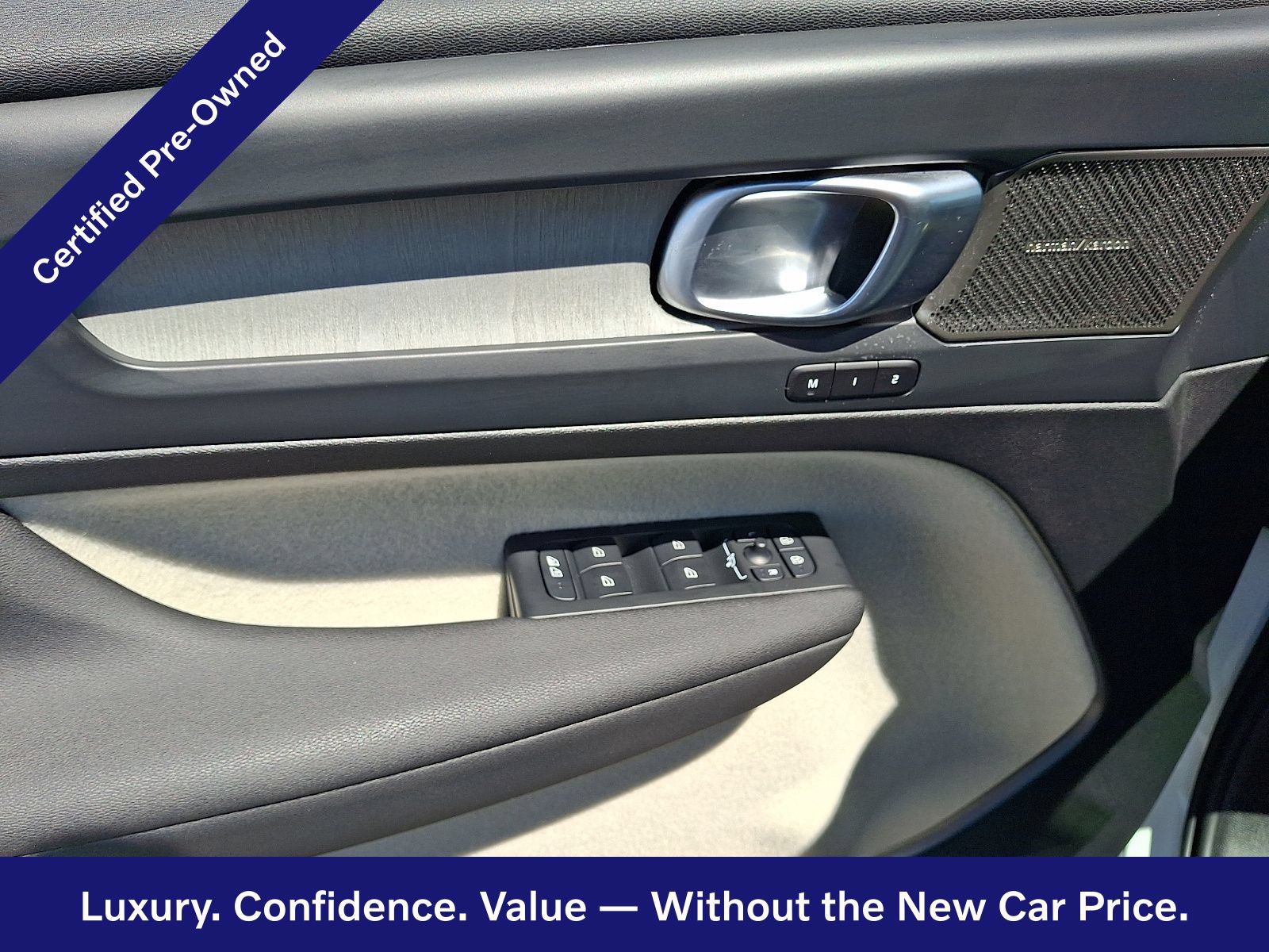 Certified 2025 Volvo XC40 B5 Ultra AWD/4WD image 13