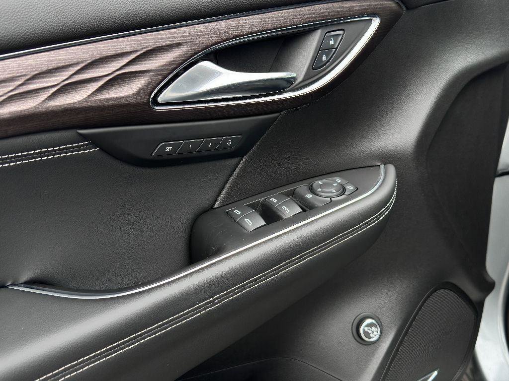 Used 2023 Buick Envision Avenir image 18