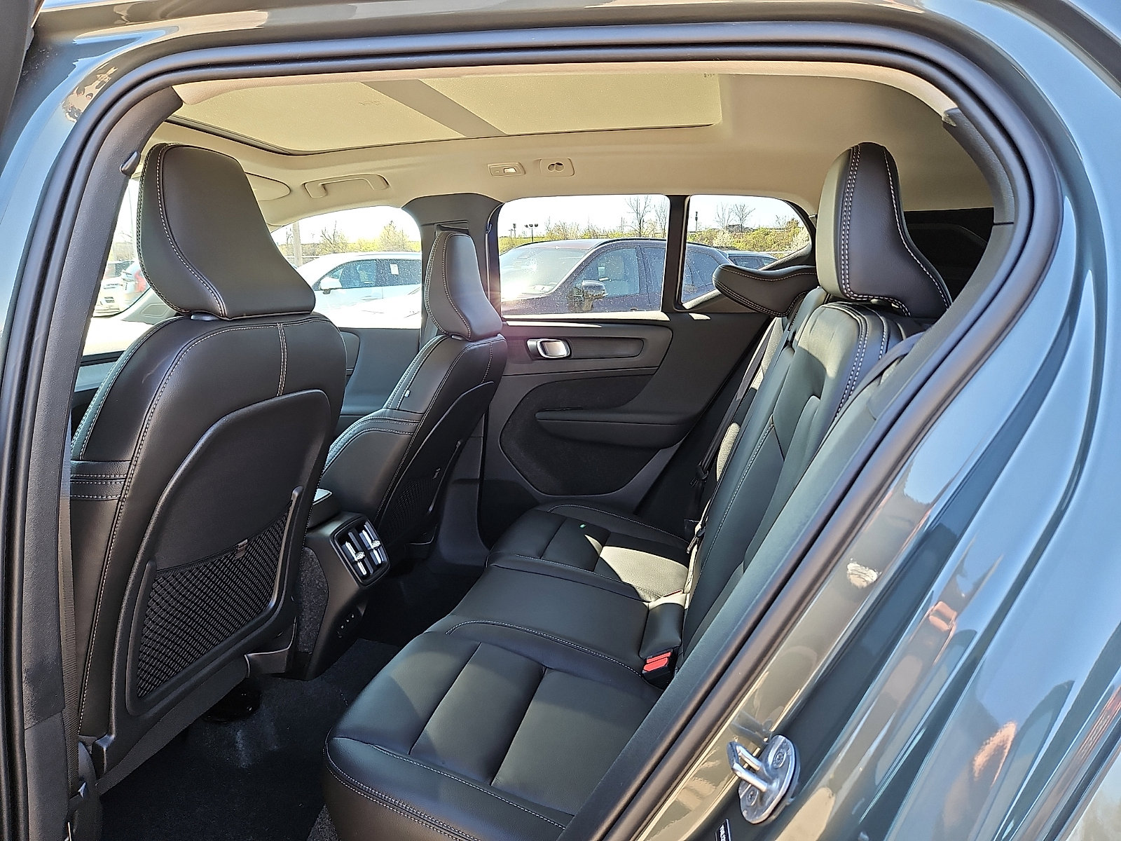 New 2026 Volvo XC40 B5 Ultra w/ Climate Package AWD/4WD image 8