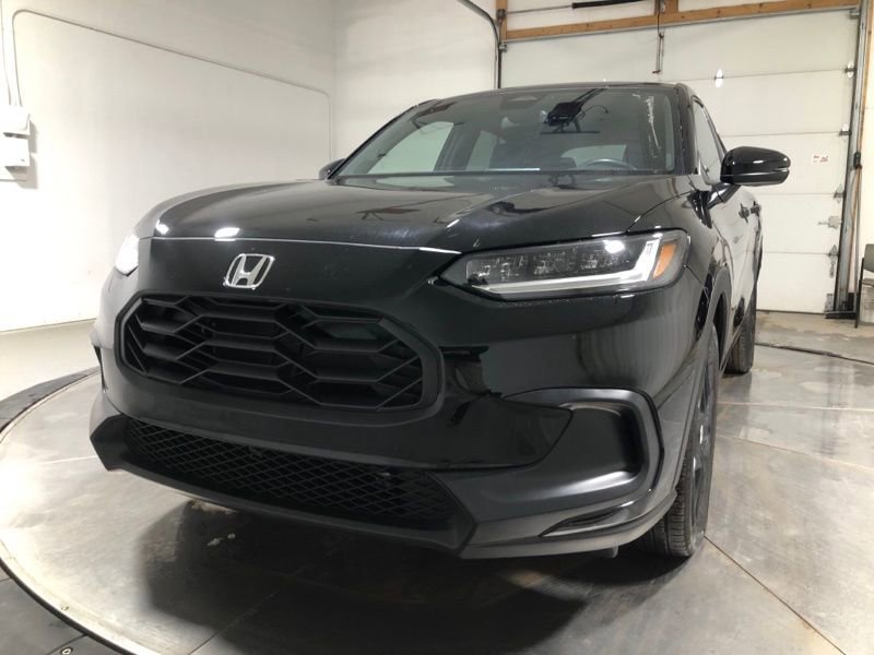 Used 2025 Honda HR-V Sport image 3