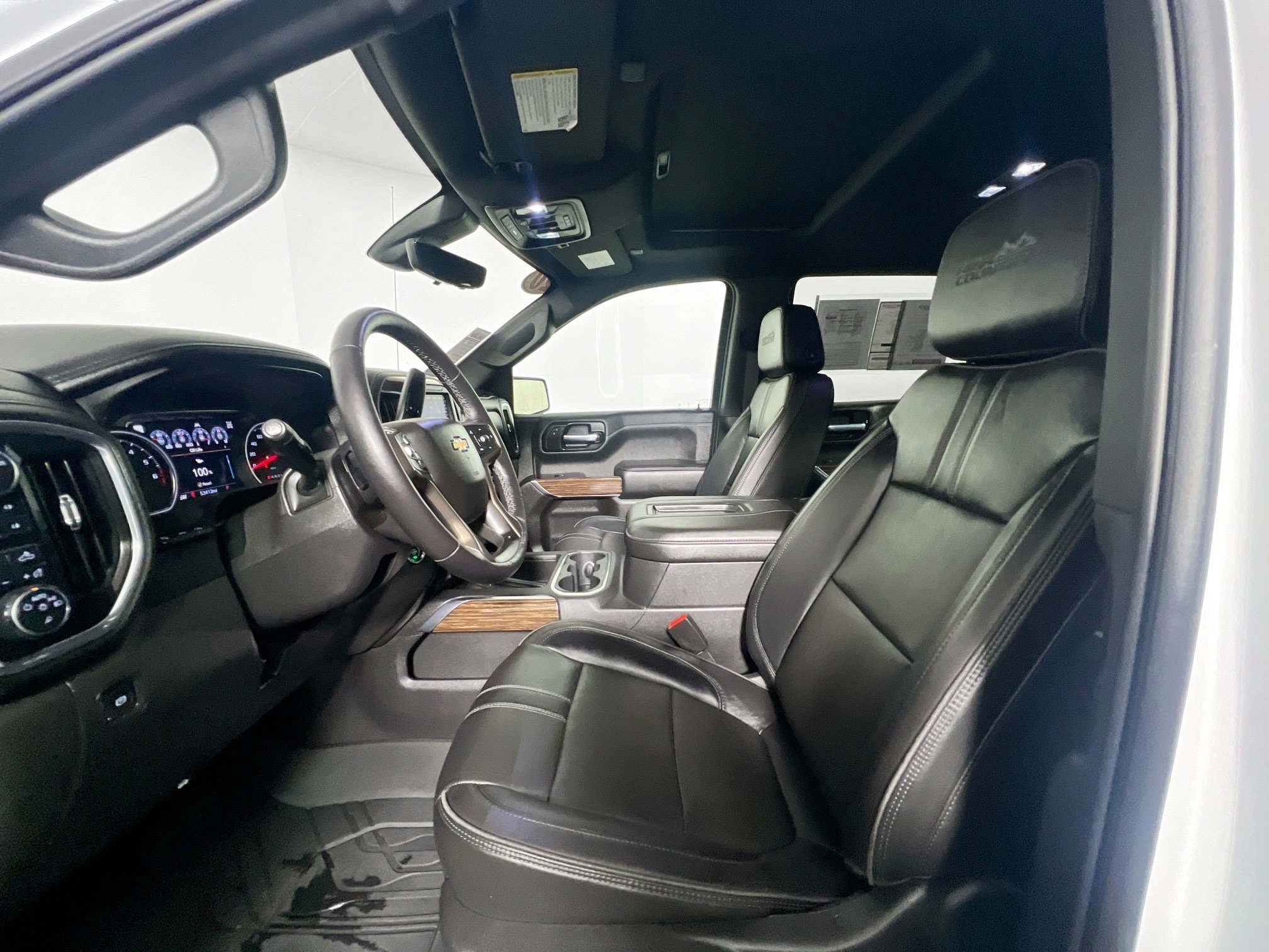 Used 2020 Chevrolet Silverado 1500 High Country w/ Technology Package image 14