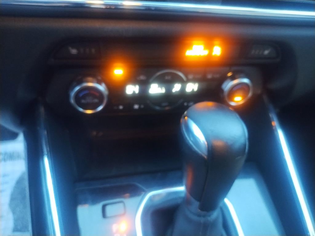 Used 2018 MAZDA CX-9 Touring w/ Touring Premium Package image 17