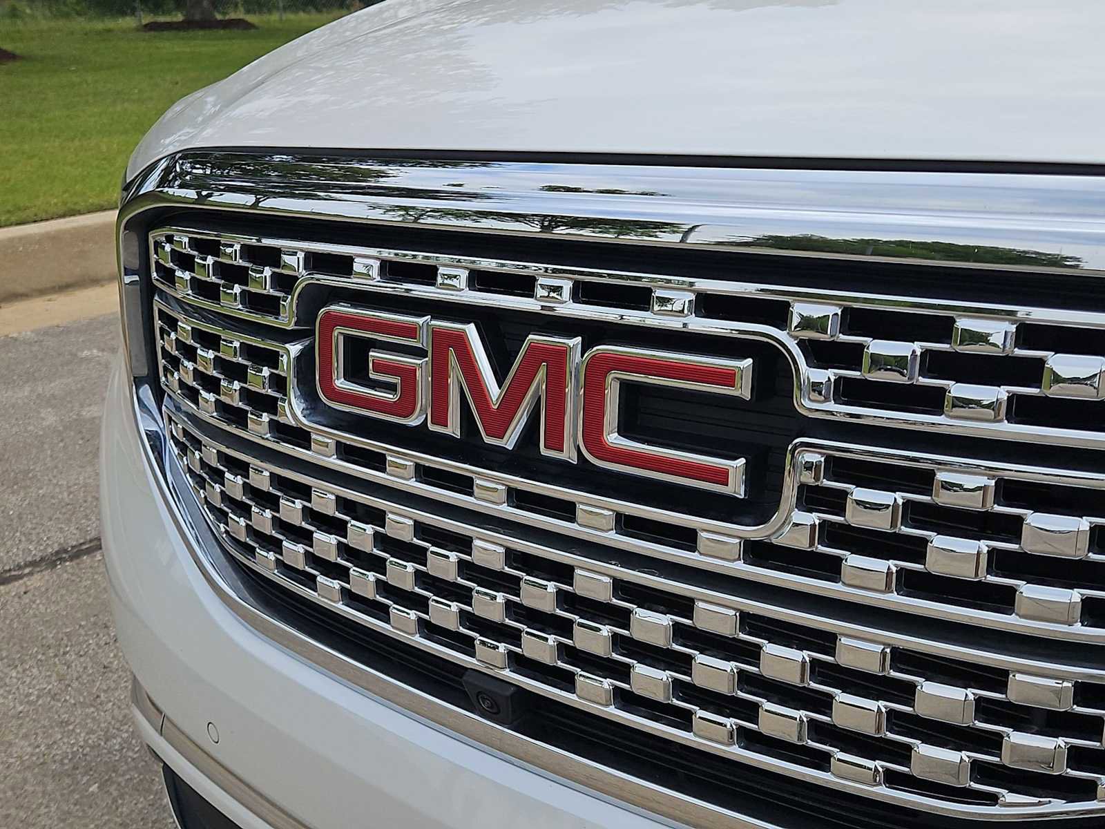 Used 2017 GMC Acadia Denali w/ Technology Package FWD image 12