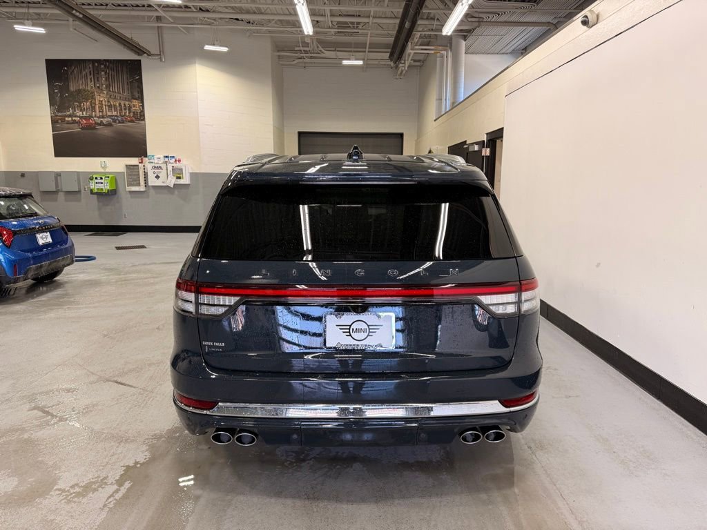Used 2025 Lincoln Aviator Black Label AWD/4WD image 4