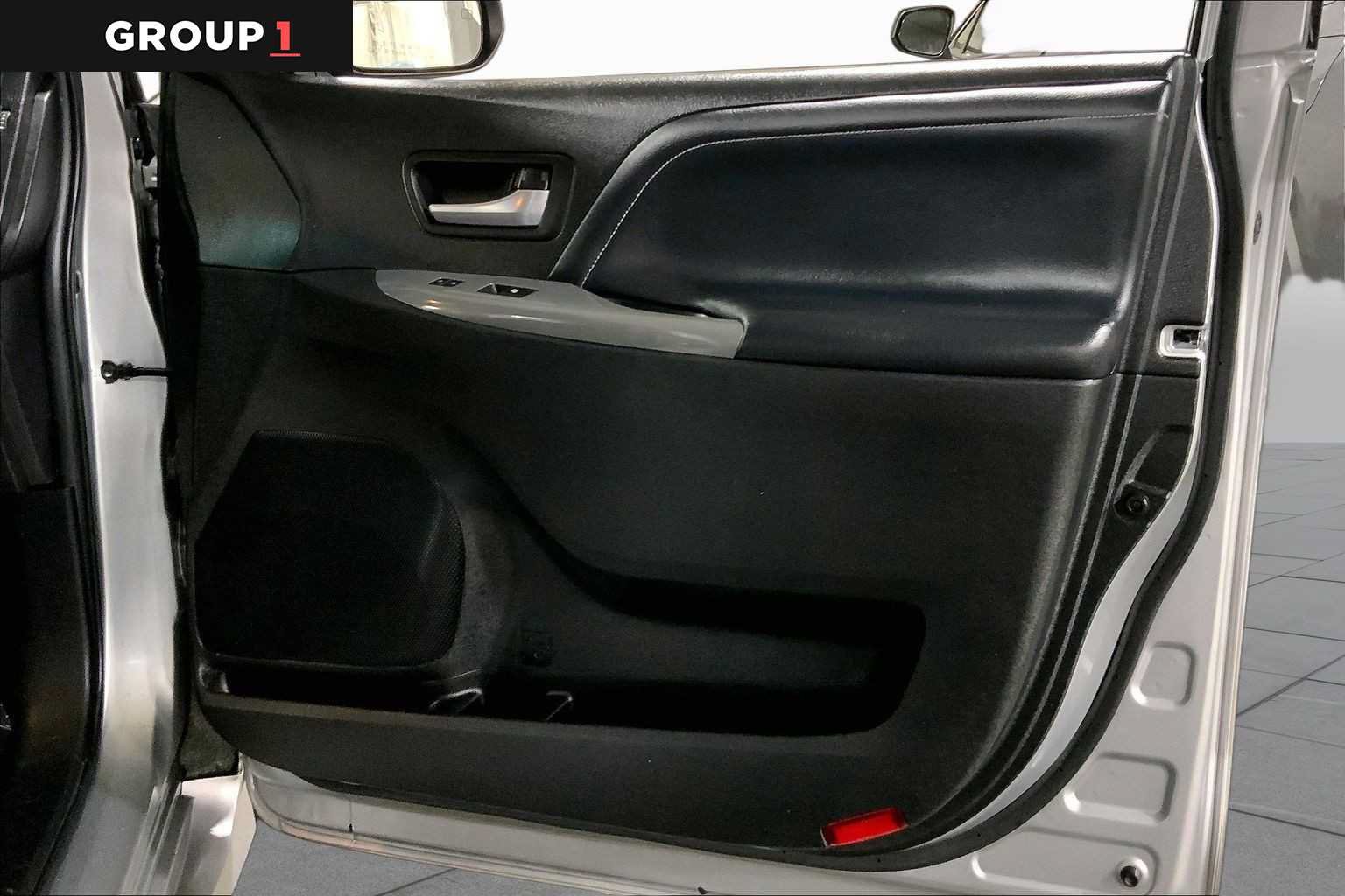 Used 2017 Toyota Sienna SE FWD image 23