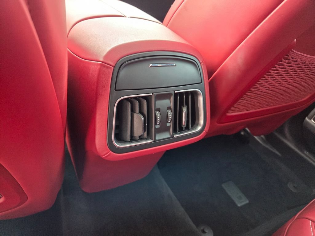 Used 2021 Maserati Levante GranLusso AWD/4WD image 9