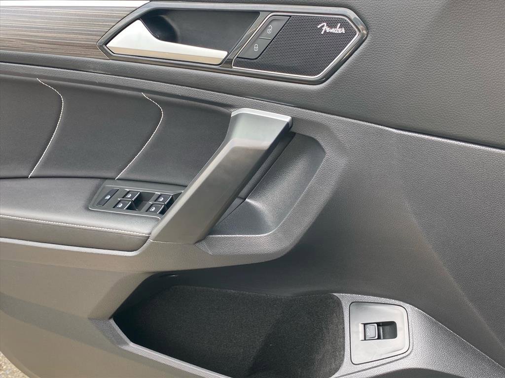 Certified 2024 Volkswagen Tiguan SEL R-Line image 18