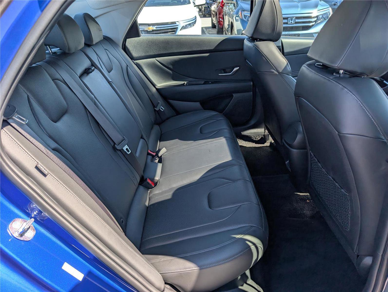 Used 2025 Hyundai Elantra Limited FWD image 12