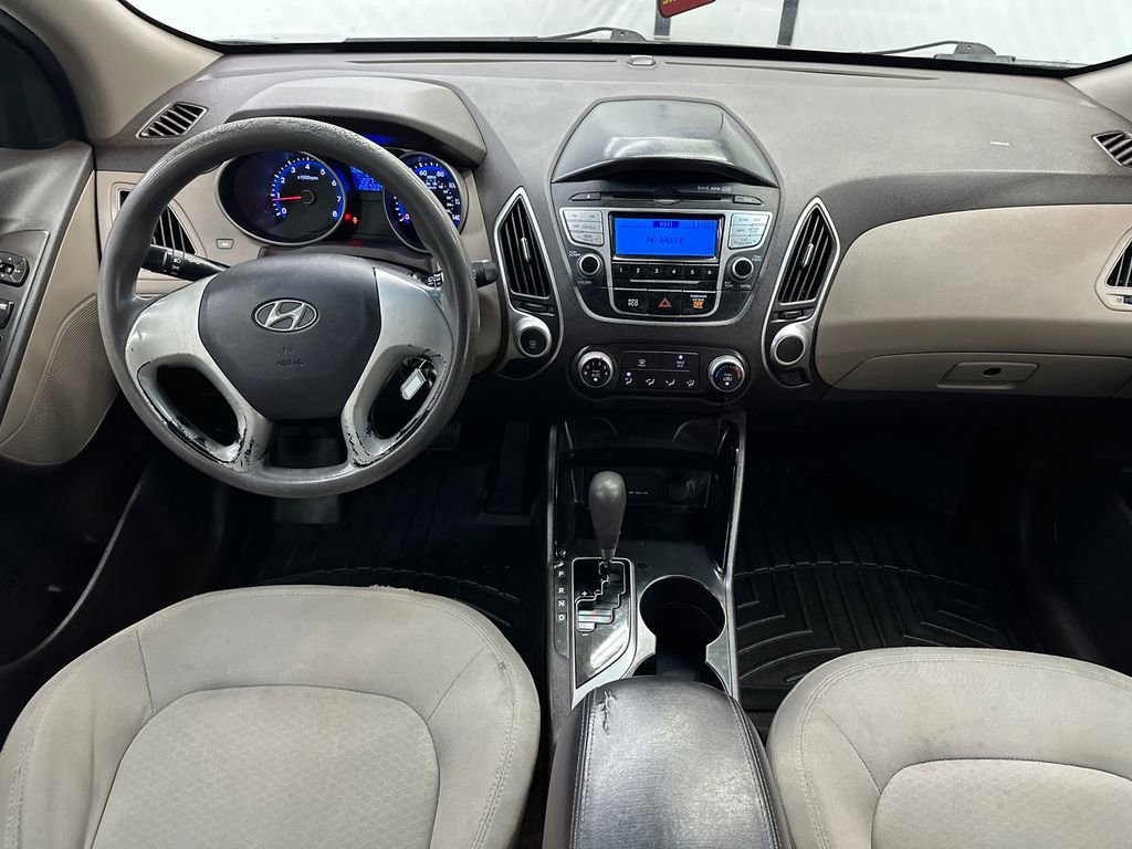 Used 2013 Hyundai Tucson GL FWD image 19