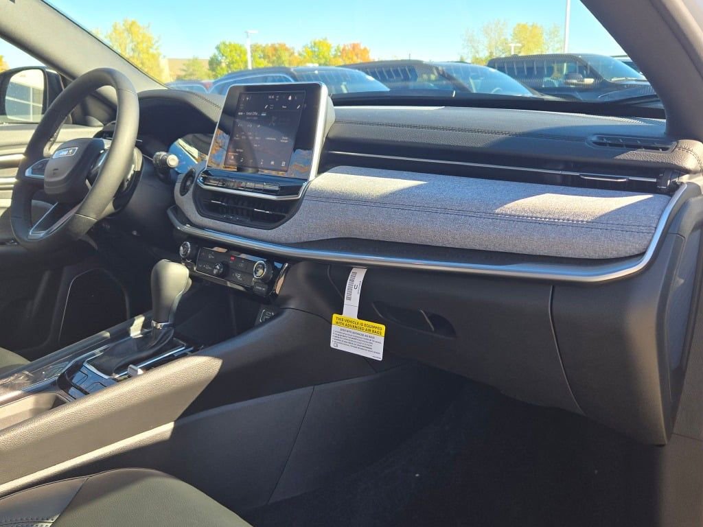 New 2026 Jeep Compass Latitude image 8