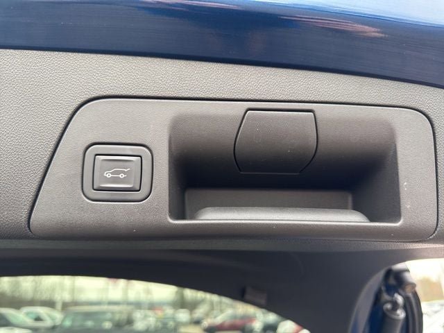 Used 2023 Buick Envision Avenir AWD/4WD image 21
