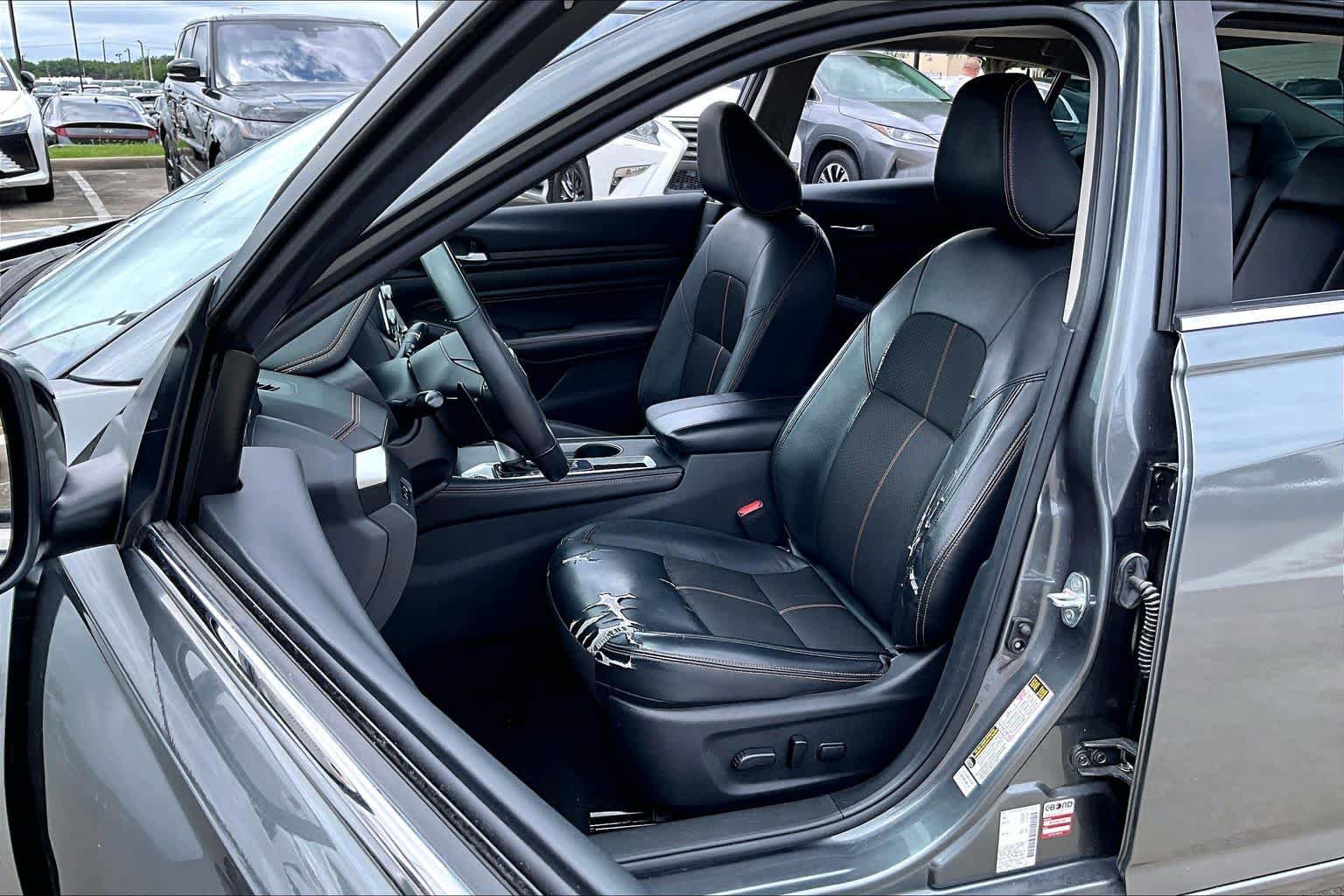 Used 2022 Nissan Altima 2.5 SR w/ Midnight Edition Package FWD image 7