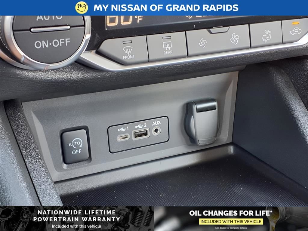 New 2025 Nissan Sentra SR w/ Midnight Edition image 21