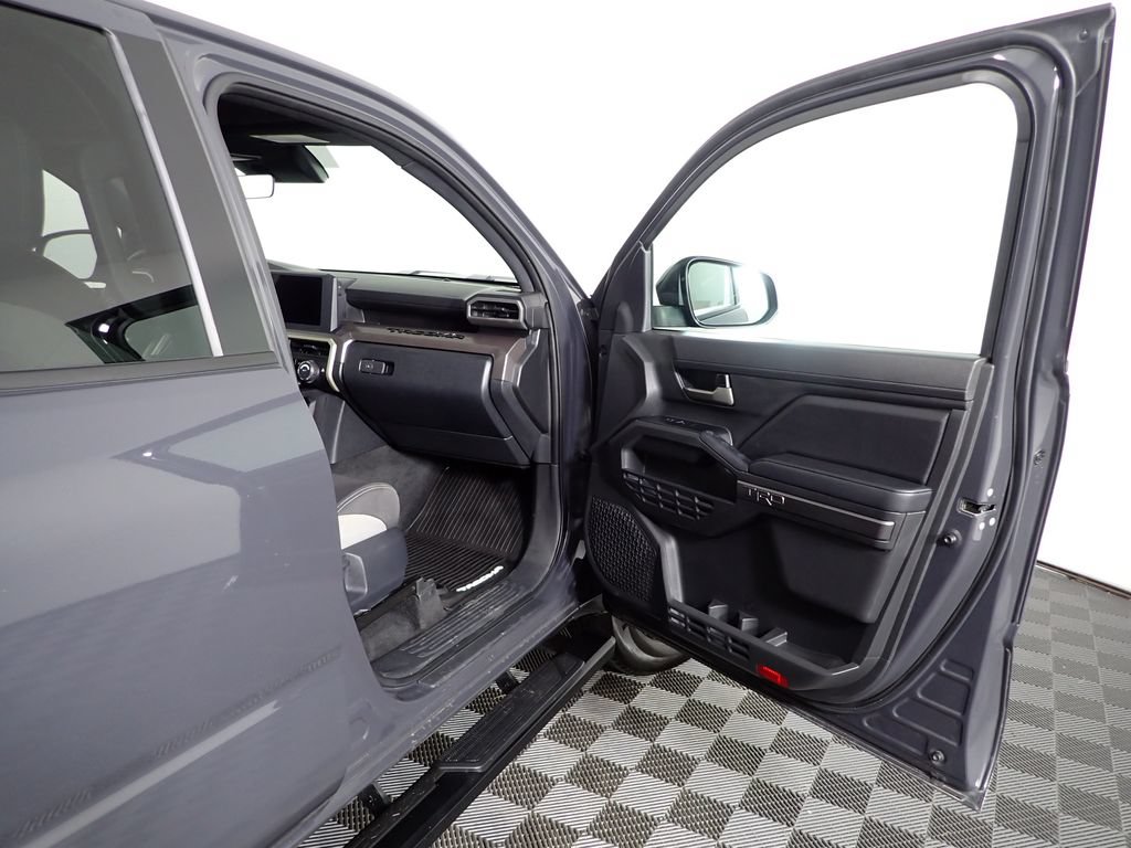 Used 2025 Toyota Tacoma TRD Sport AWD/4WD image 34