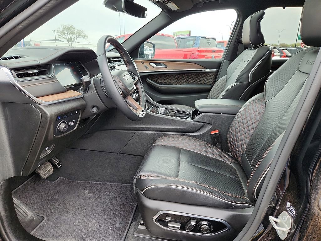 Used 2024 Jeep Grand Cherokee Summit w/ Luxury Tech Group V image 12