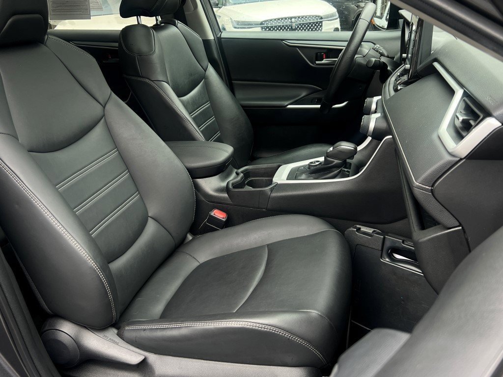 Used 2021 Toyota RAV4 XLE Premium image 7
