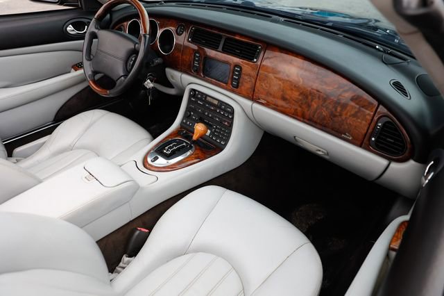 Used 2003 Jaguar XK8 Convertible image 21
