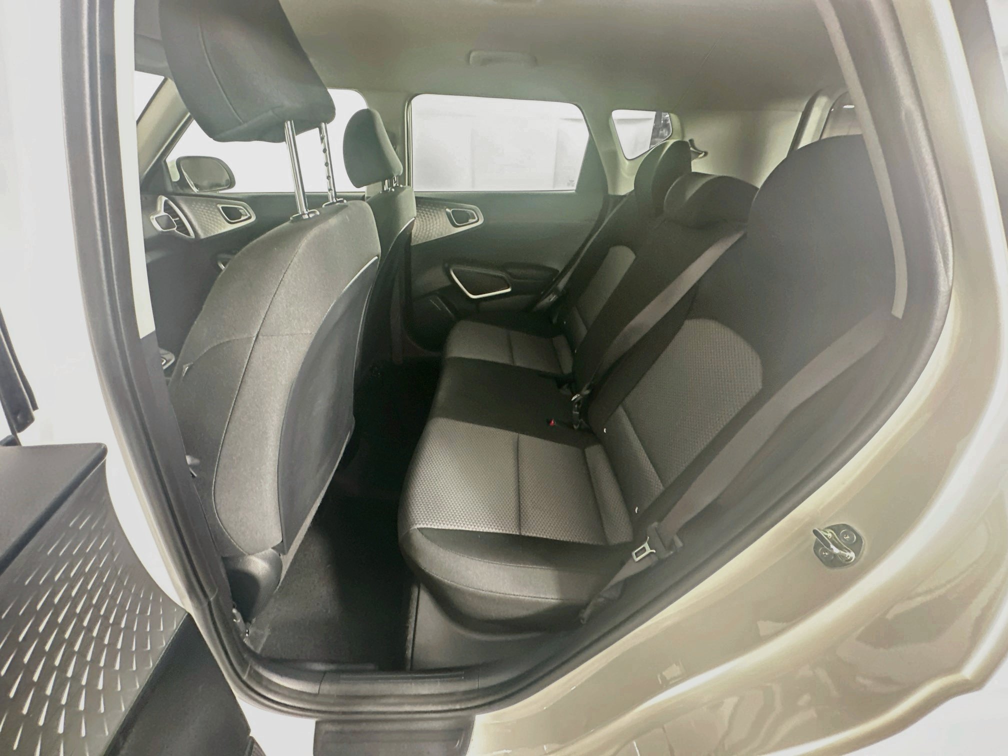 Used 2025 Kia Soul LX w/ LX Technology Package FWD image 26