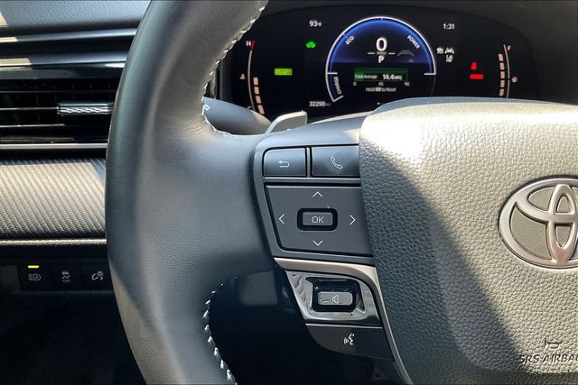 Used 2025 Toyota Camry SE FWD image 13