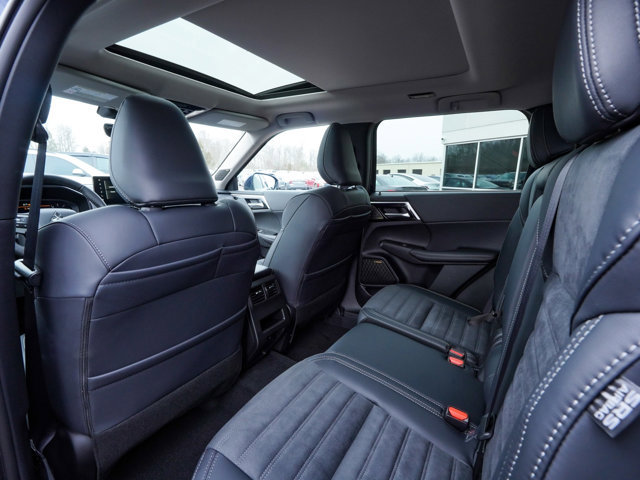 New 2026 Mitsubishi Outlander SE FWD image 38