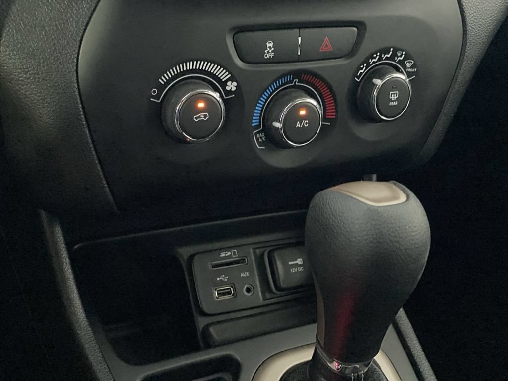 Used 2017 Jeep Cherokee Sport FWD image 20
