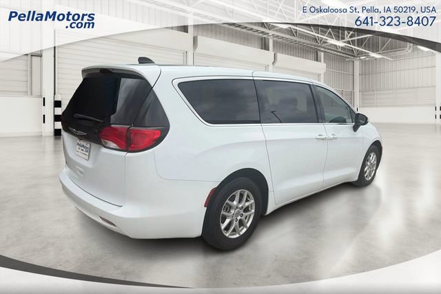 Used 2023 Chrysler Voyager LX FWD image 3