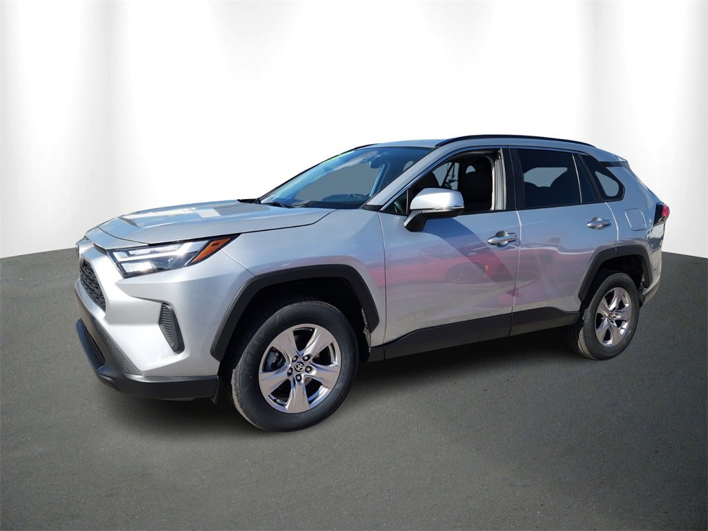 Used 2022 Toyota RAV4 XLE image 2