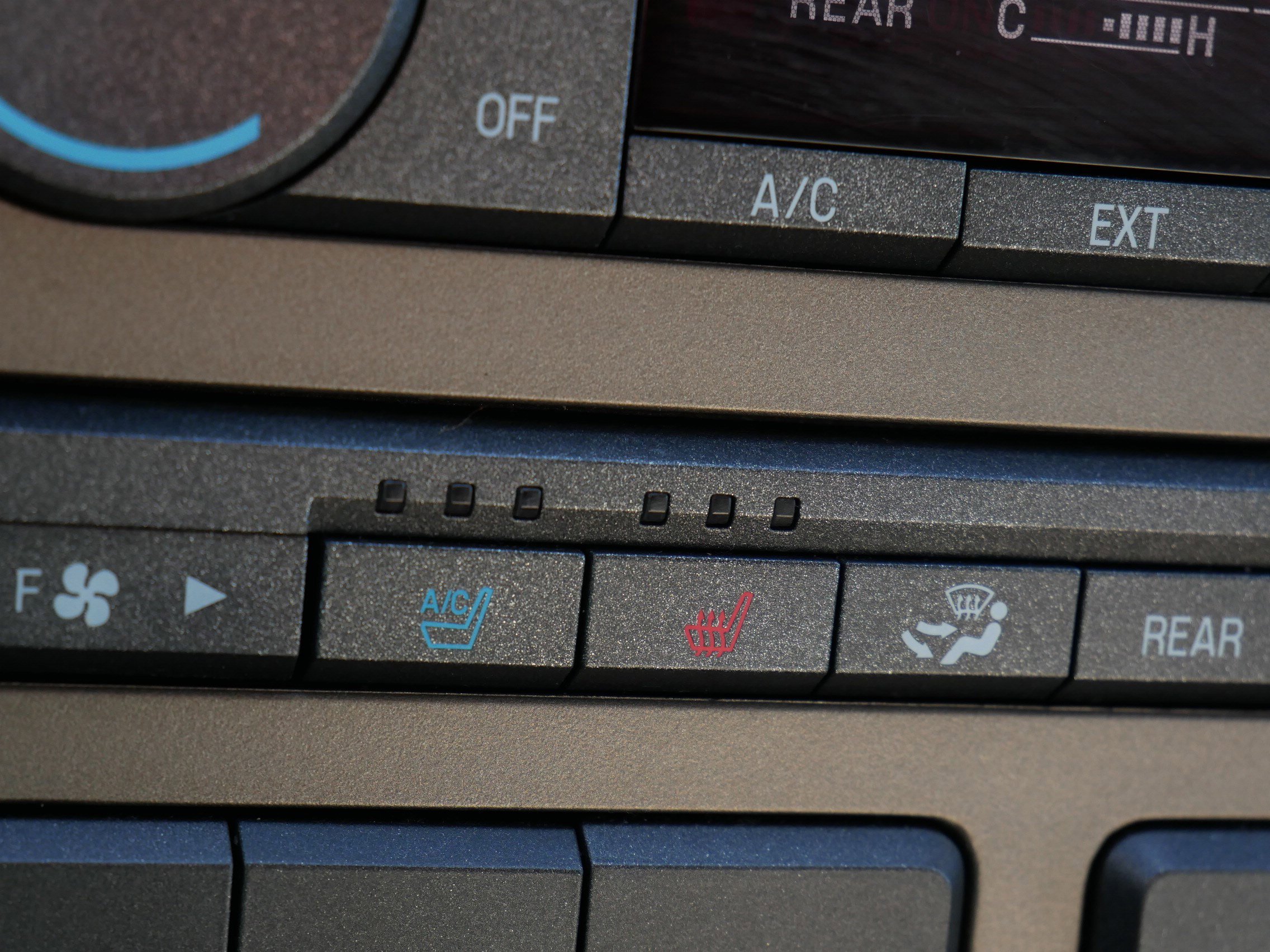 Used 2014 Lincoln Navigator 4WD image 32