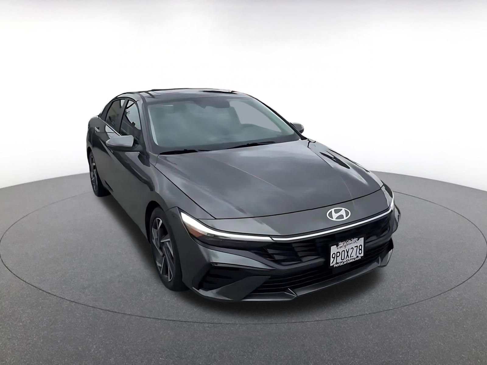 Used 2025 Hyundai Elantra Limited FWD image 3