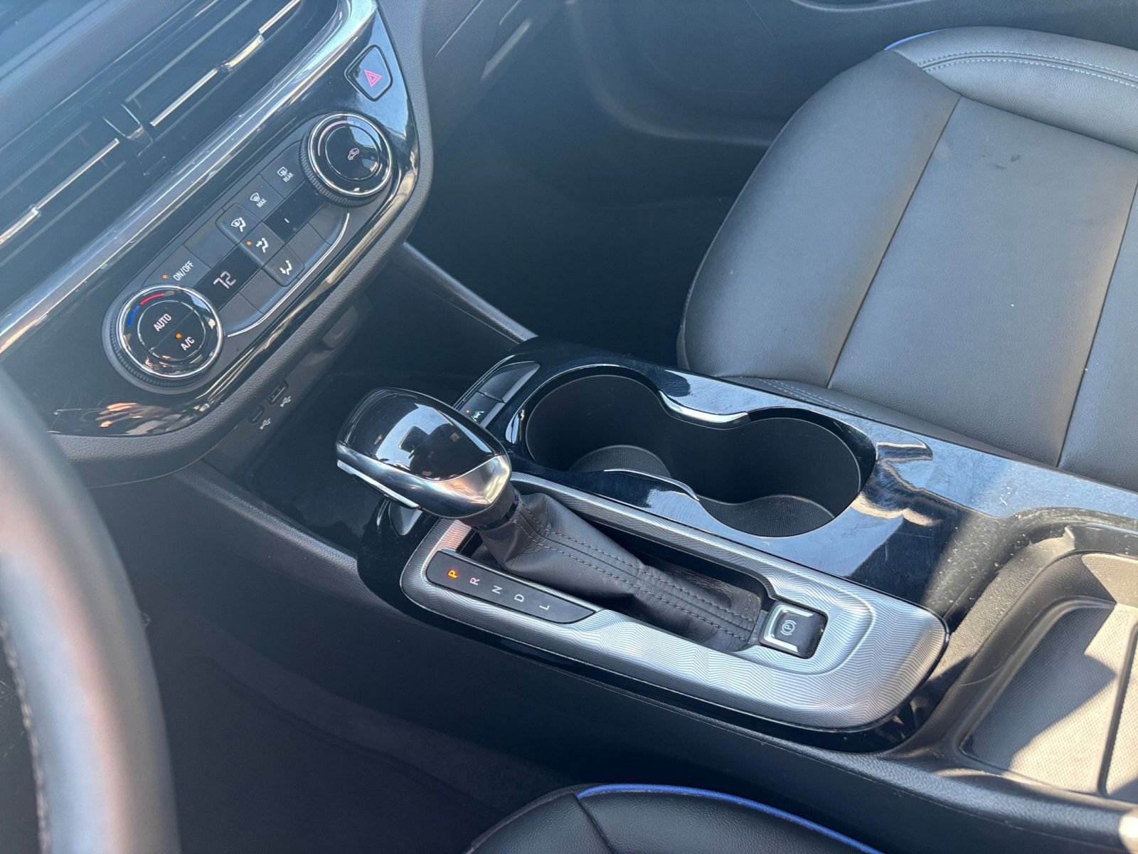 Used 2025 Buick Envista Sport Touring image 40