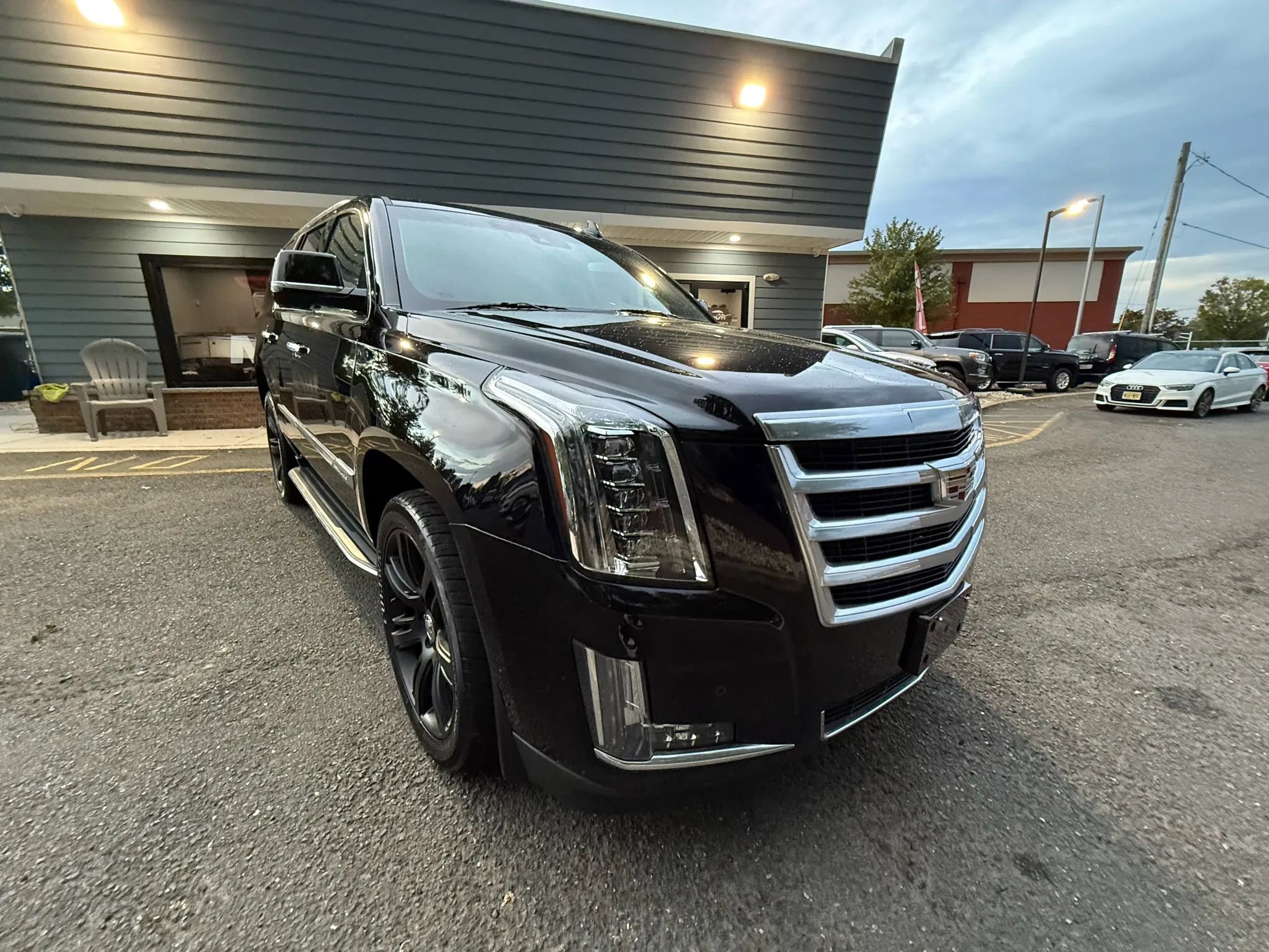 Used 2016 Cadillac Escalade Luxury image 8
