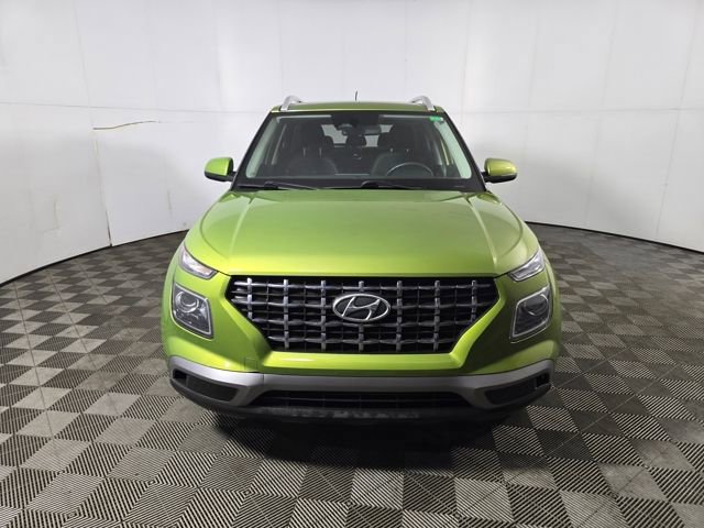 Used 2023 Hyundai Venue SEL image 2