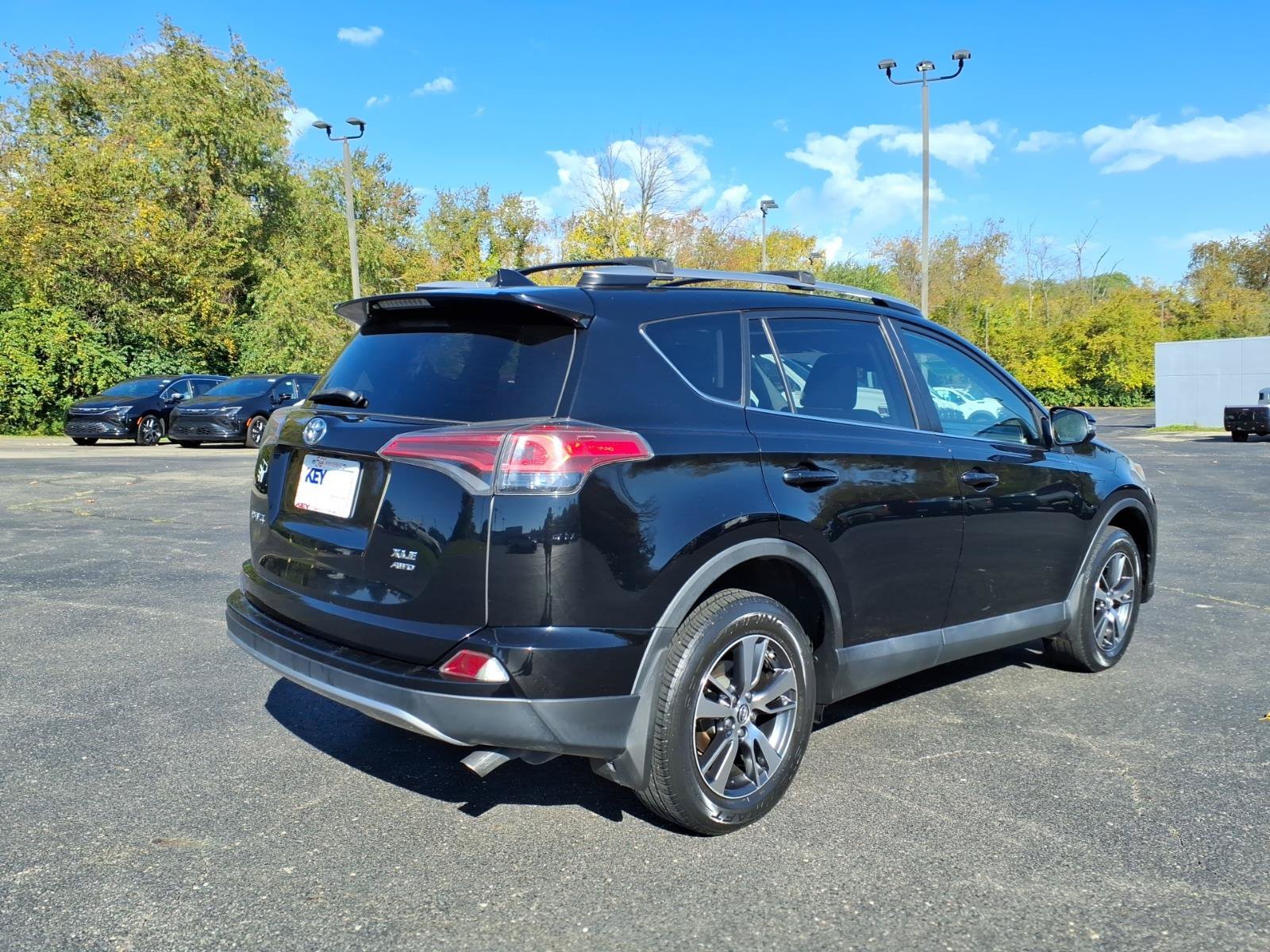 Used 2018 Toyota RAV4 XLE AWD/4WD image 7