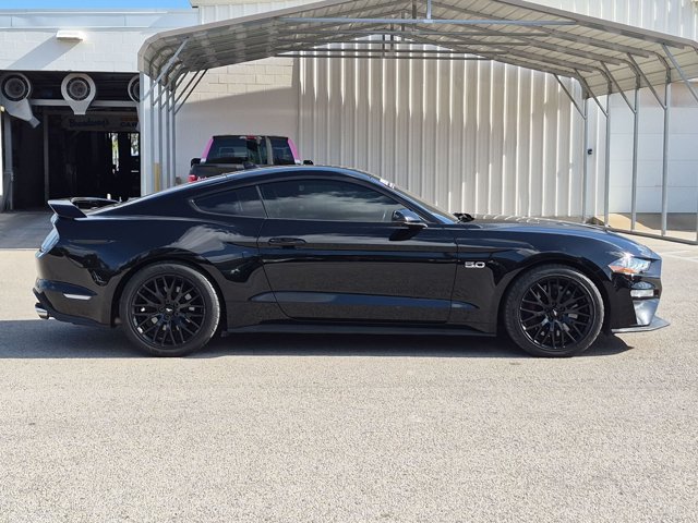 Used 2022 Ford Mustang GT Premium w/ GT Performance Package RWD image 4