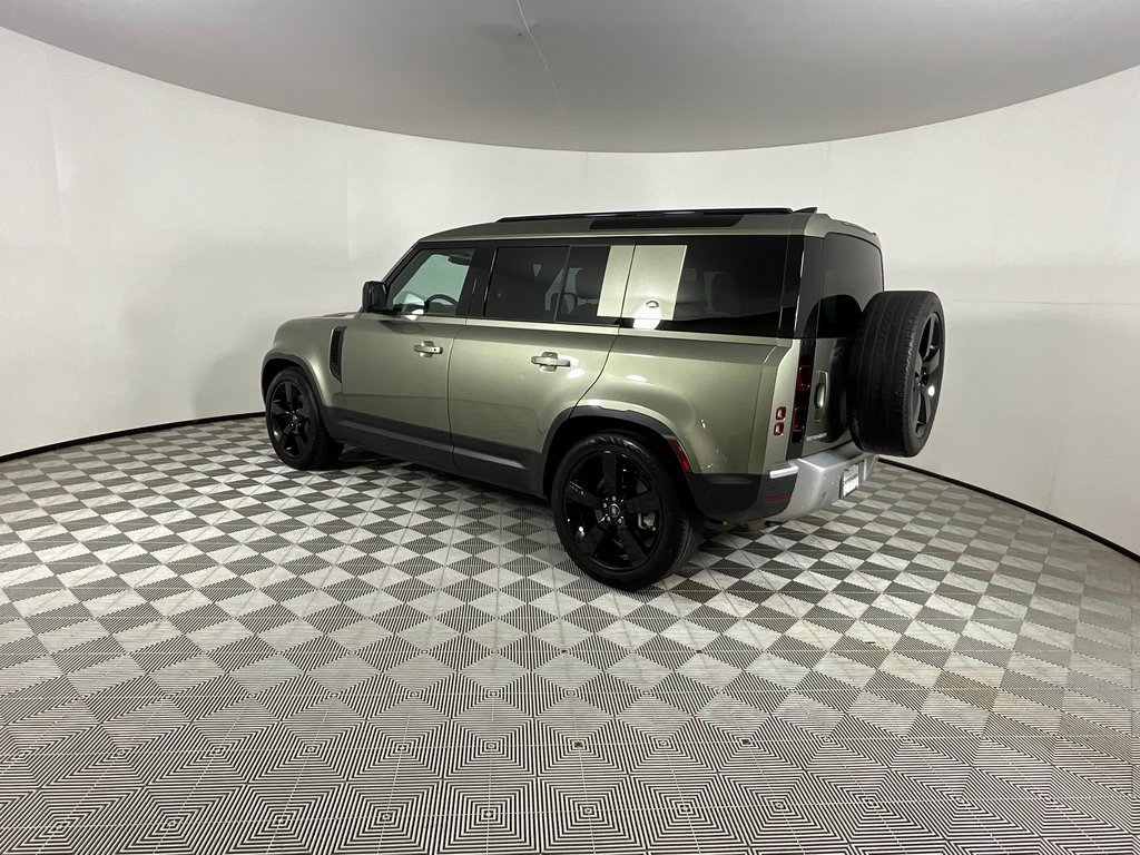 Used 2023 Land Rover Defender 110 SE image 3