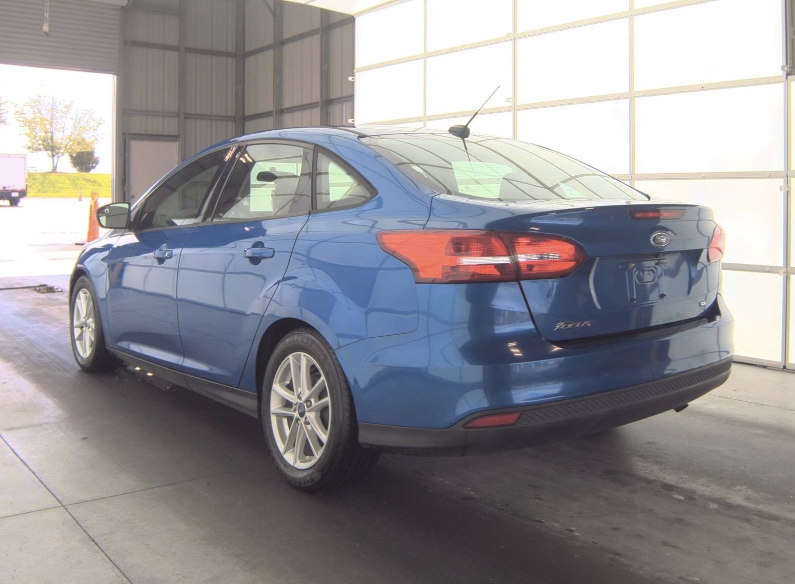 Used 2018 Ford Focus SE FWD image 5