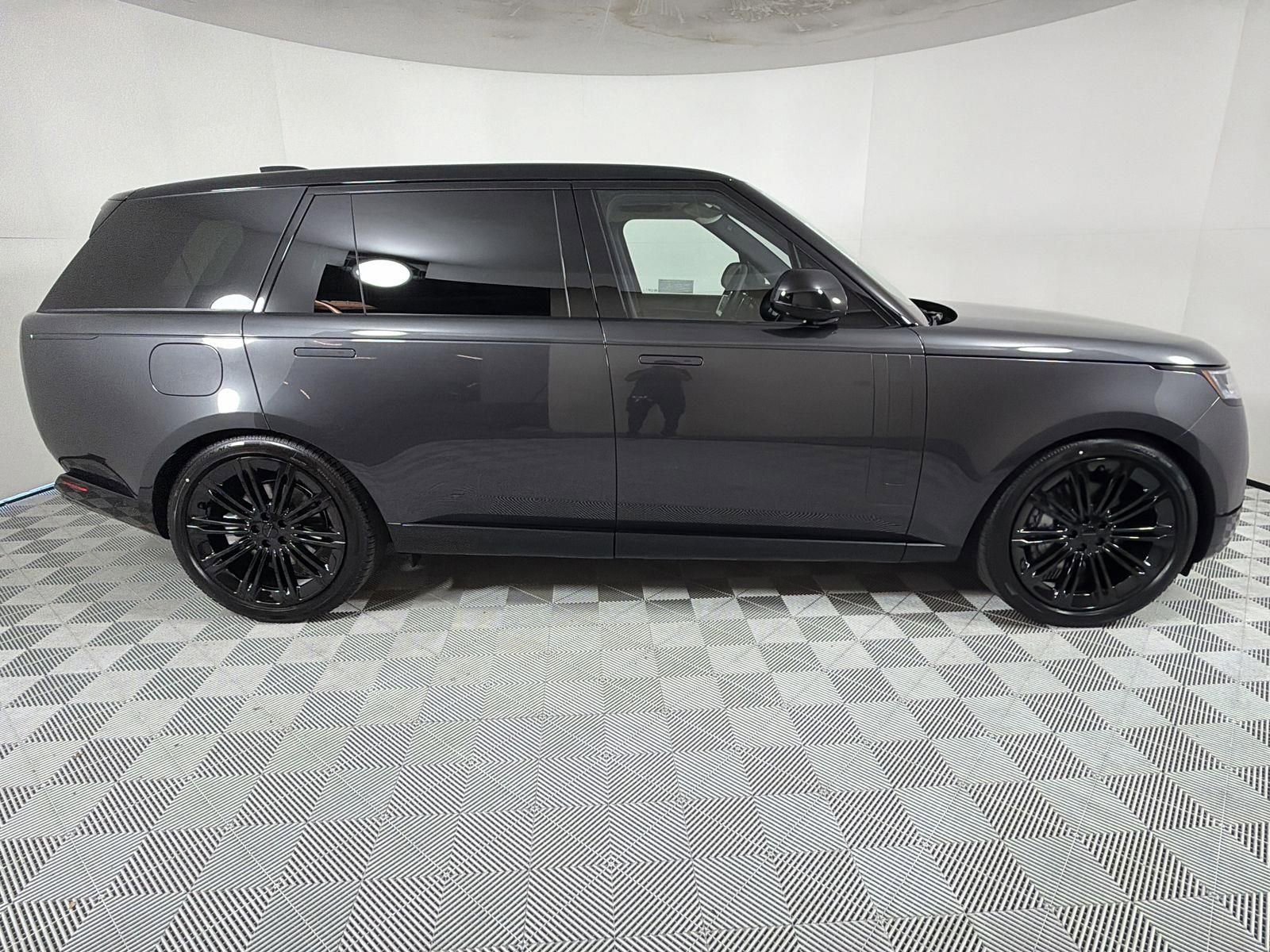 New 2026 Land Rover Range Rover Long Wheelbase SE image 6