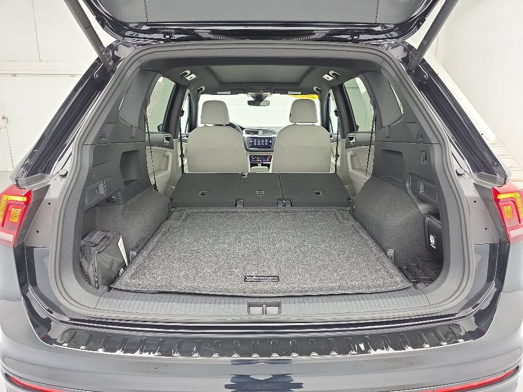Used 2024 Volkswagen Tiguan SE R-Line AWD/4WD image 50