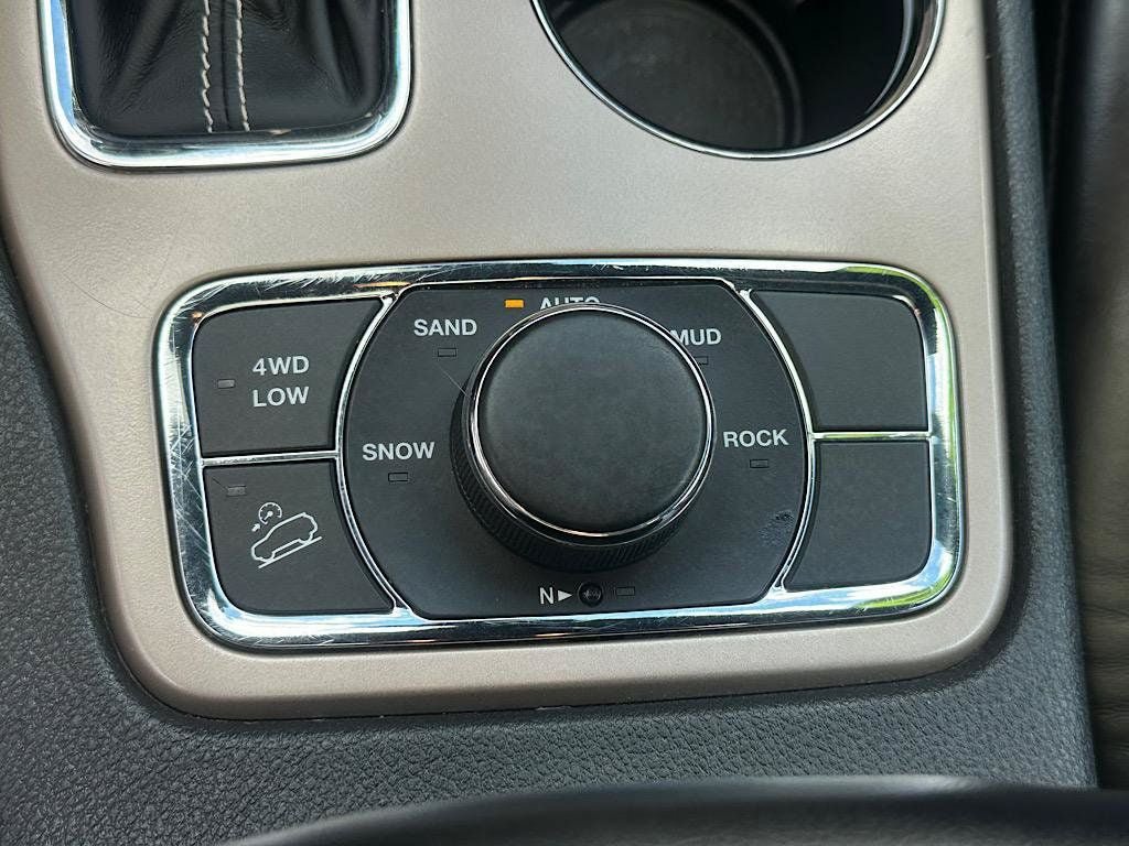 Used 2017 Jeep Grand Cherokee Limited w/ Luxury Group II AWD/4WD image 25