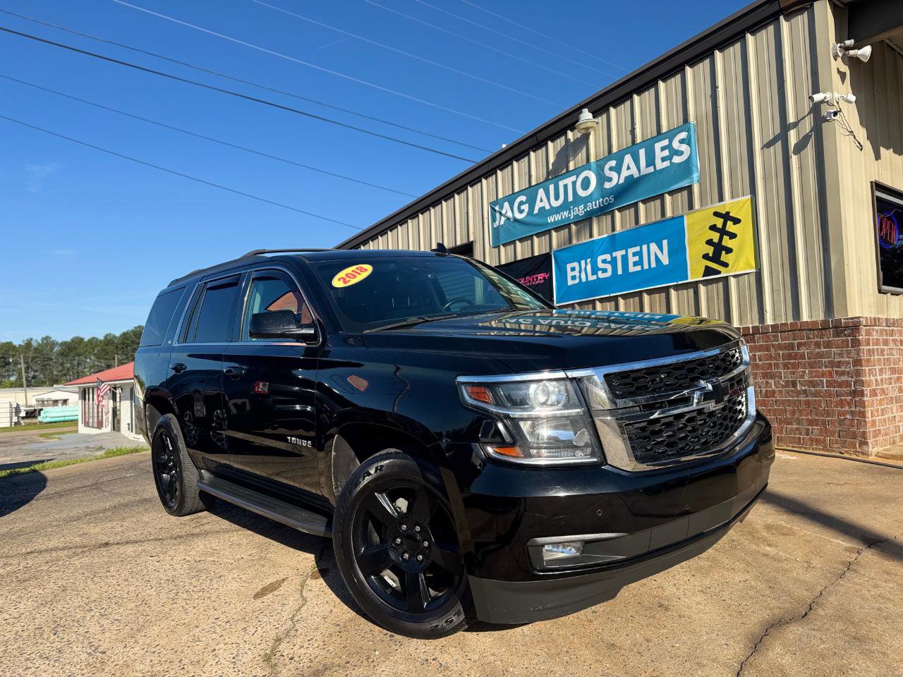 Used 2018 Chevrolet Tahoe LT w/ Luxury Package AWD/4WD image 2
