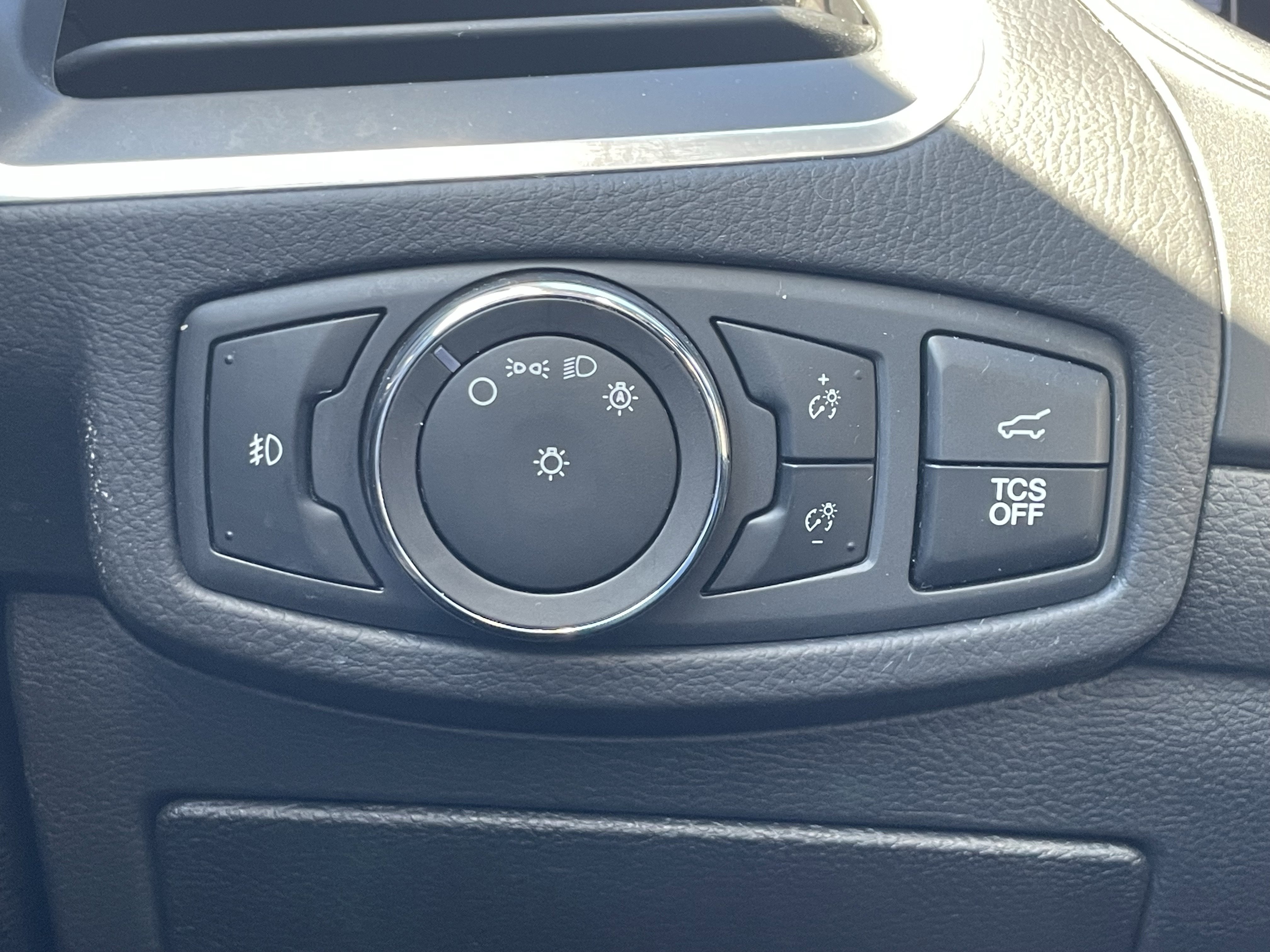 Used 2023 Ford Edge Titanium image 27