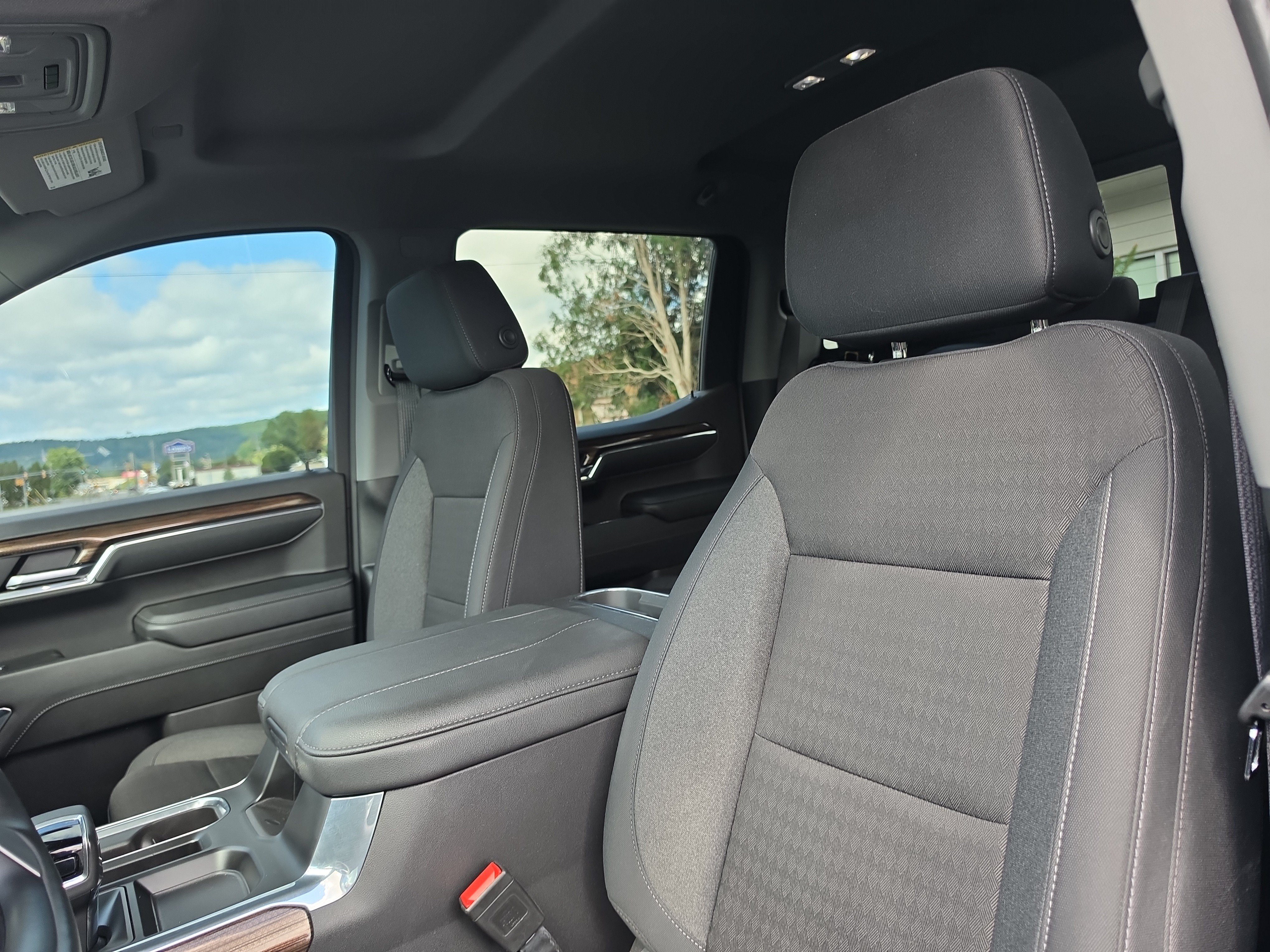 Used 2024 Chevrolet Silverado 1500 LT Trail Boss w/ Convenience Package II AWD/4WD image 13