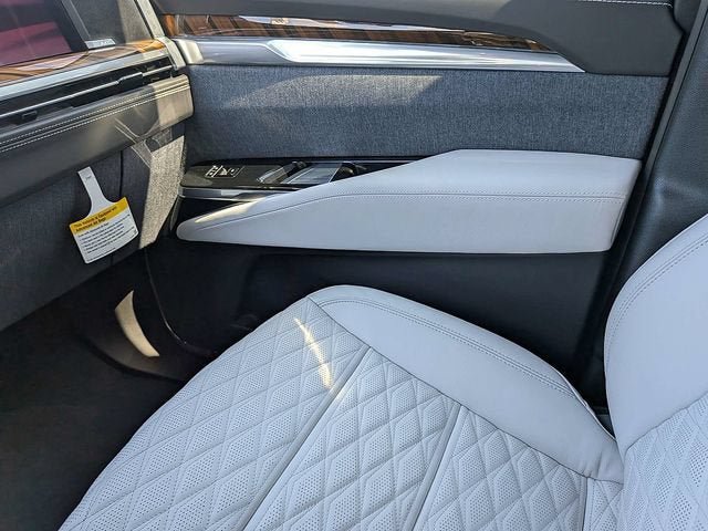 New 2026 Cadillac Escalade ESV Platinum Sport w/ LPO, ONYX Package AWD/4WD image 21