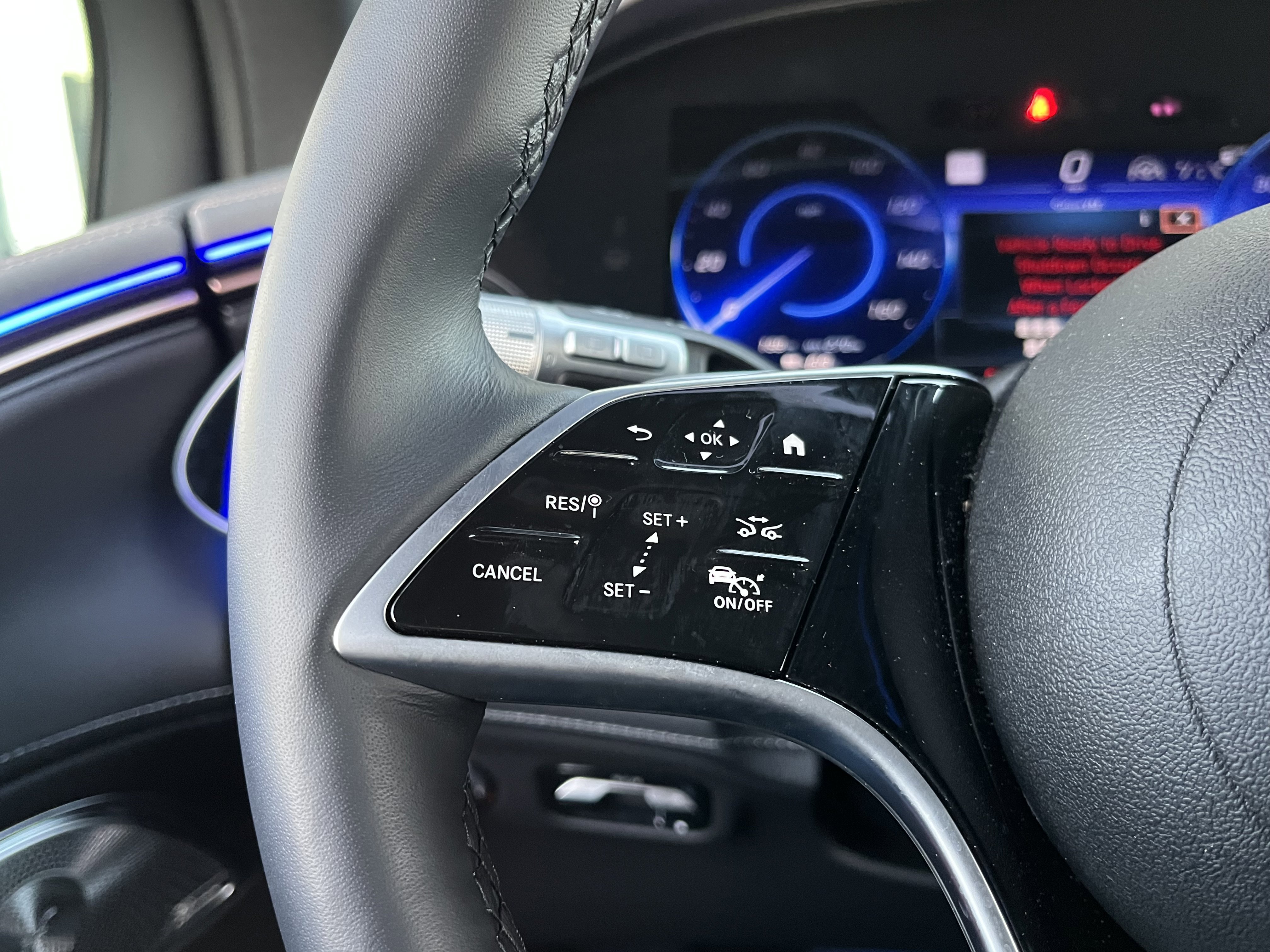 New 2026 Mercedes-Benz EQS 400 4MATIC SUV image 23