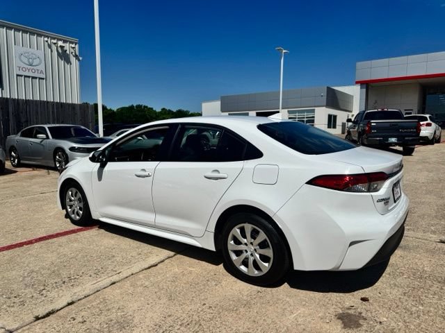 Used 2025 Toyota Corolla LE FWD image 6