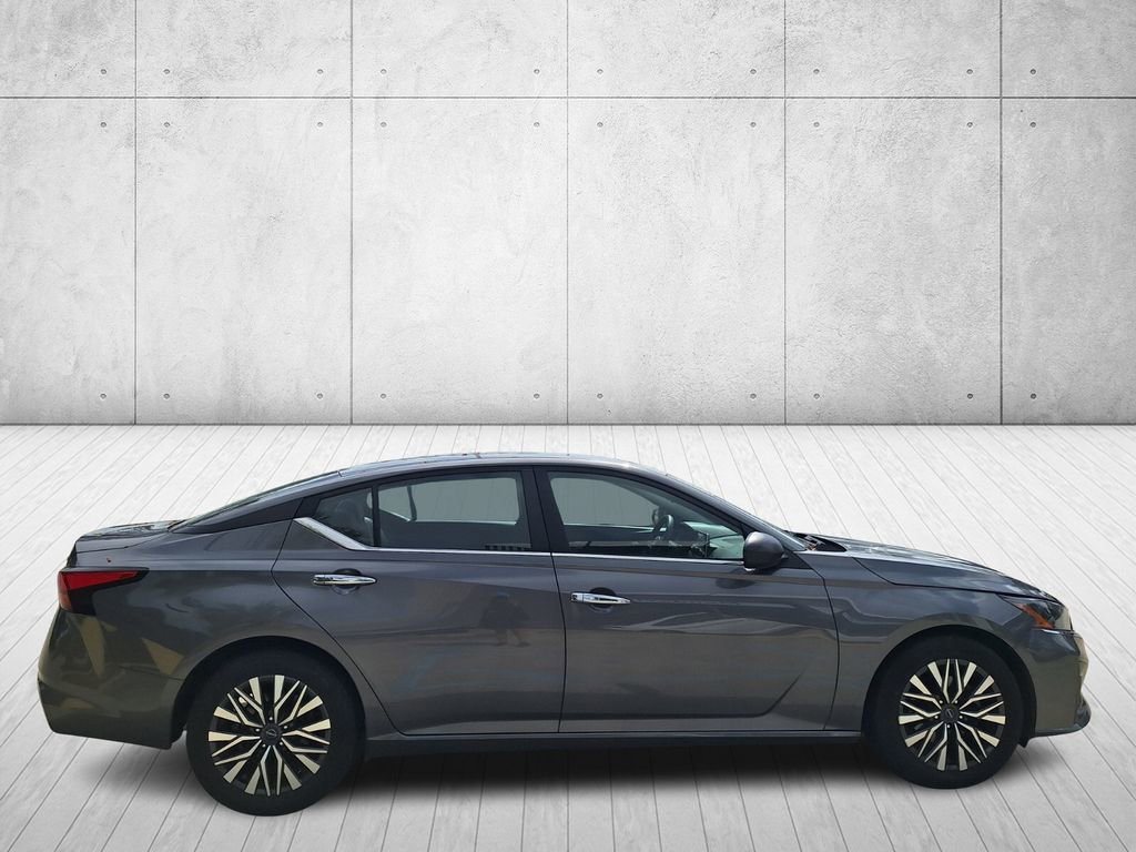 Used 2024 Nissan Altima 2.5 SV FWD image 5